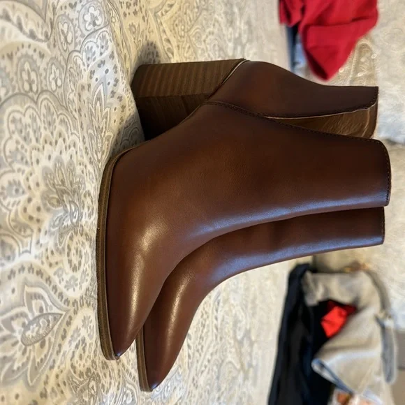 Women’s Steve Madden Booties Size 5 - Picture 2 of 8